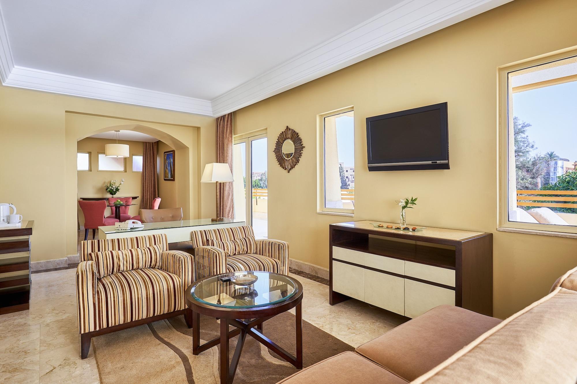 Steigenberger Resort Achti Luxor Exterior foto Suite at the Hilton Alexandria Golf Resort