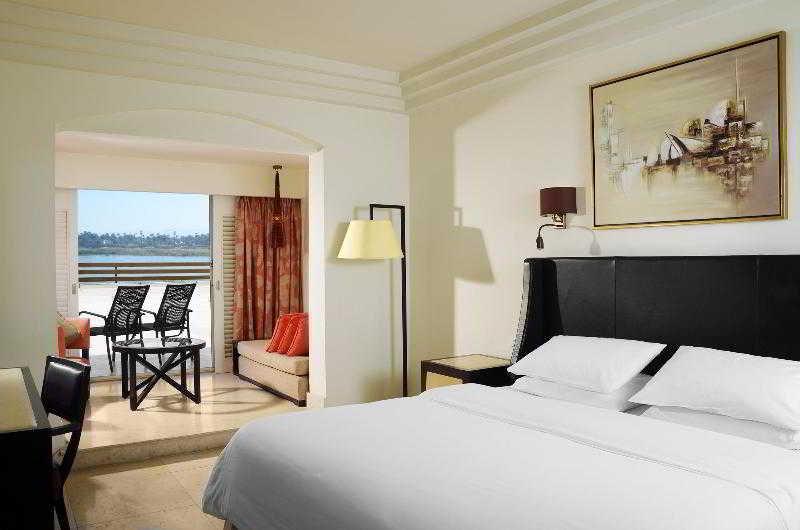 Steigenberger Resort Achti Luxor Exterior foto A guest room at the hotel