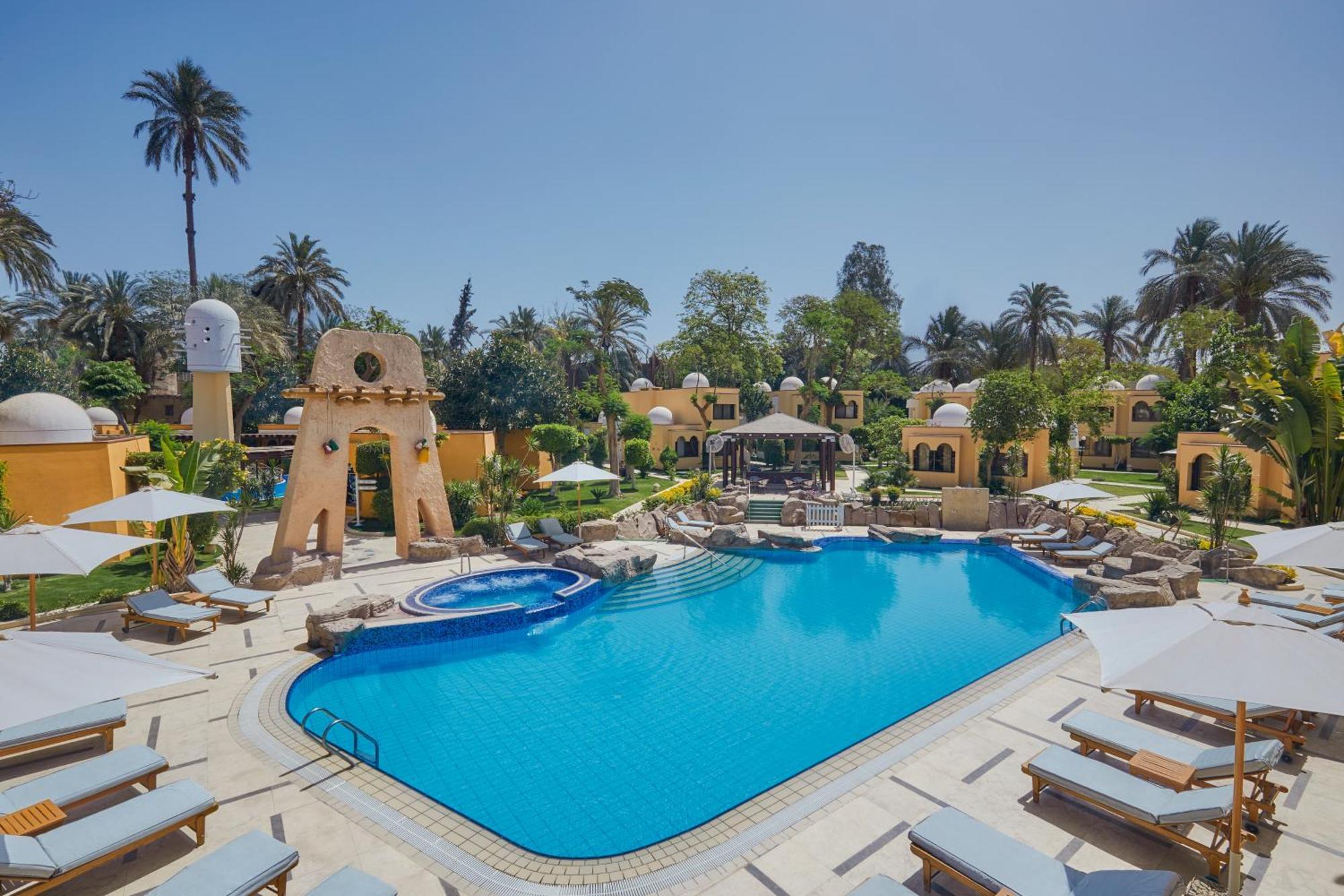 Steigenberger Resort Achti Luxor Exterior foto The pool at the hotel