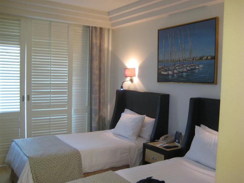 Steigenberger Resort Achti Luxor Exterior foto A room at the hotel