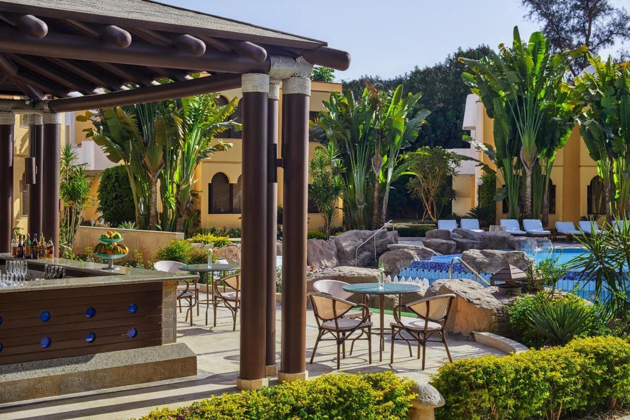 Steigenberger Resort Achti Luxor Exterior foto The pool at the Four Seasons Hotel