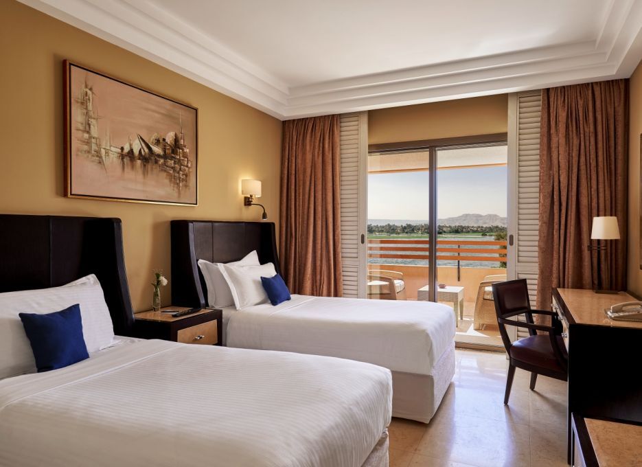 Steigenberger Resort Achti Luxor Exterior foto A room at the Hilton Luxor