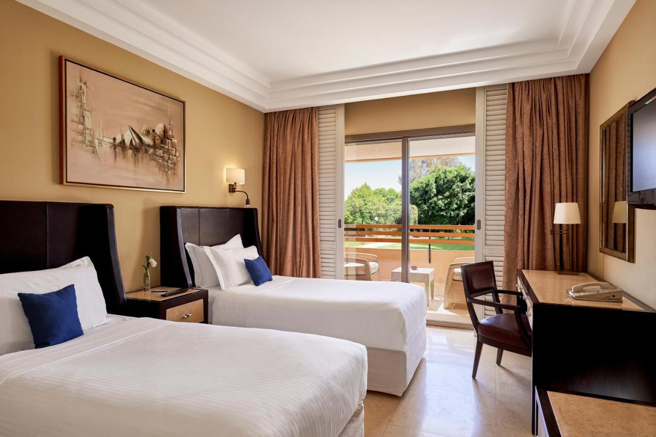 Steigenberger Resort Achti Luxor Exterior foto A room at the hotel